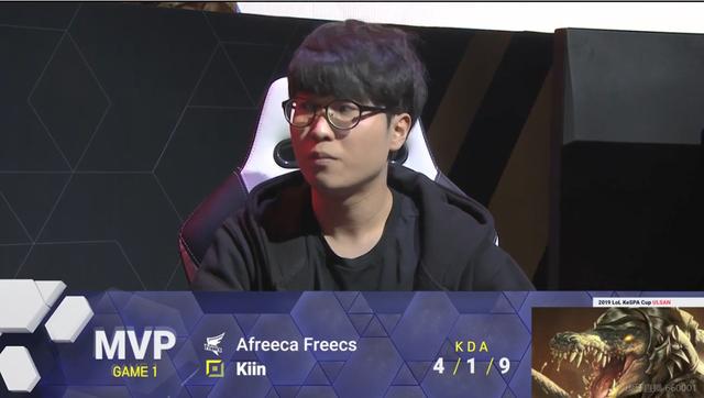 用头球破门 用头球破门